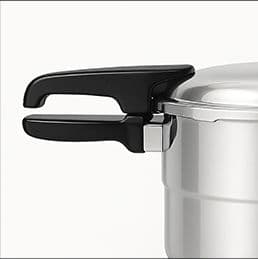 Pegangan double untuk membuka dan mengunci.